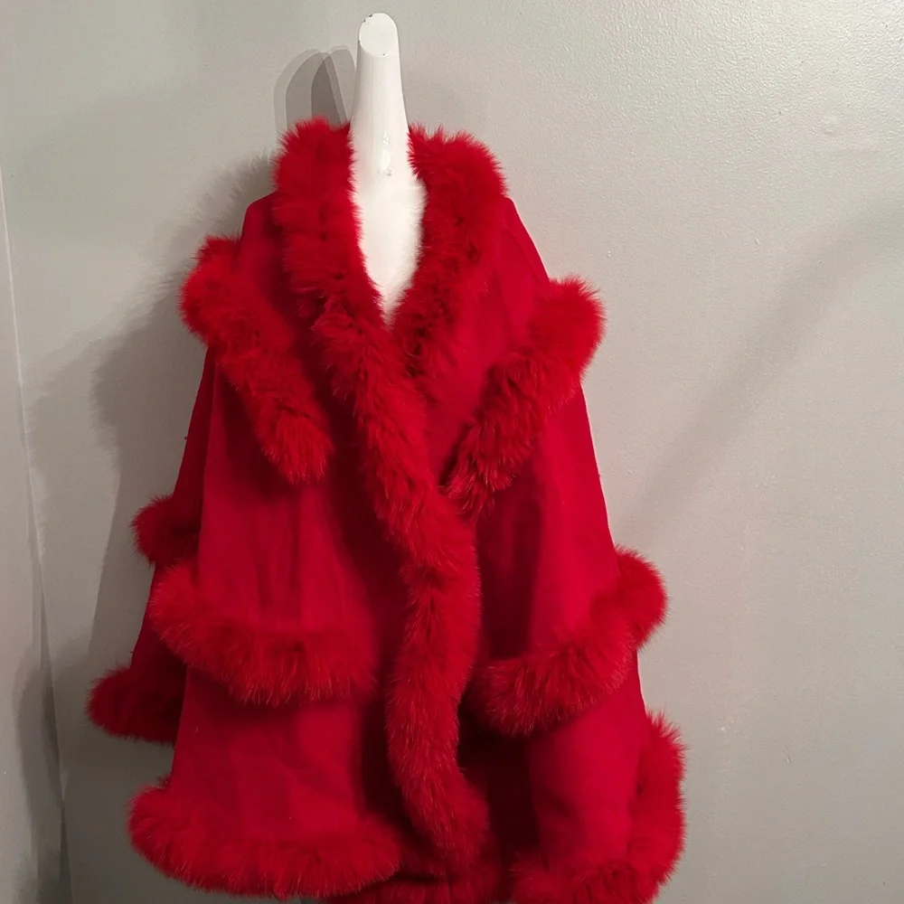 Taylor Vibrant Red Cape with Faux Fur Trim - Picture 1 of 5
